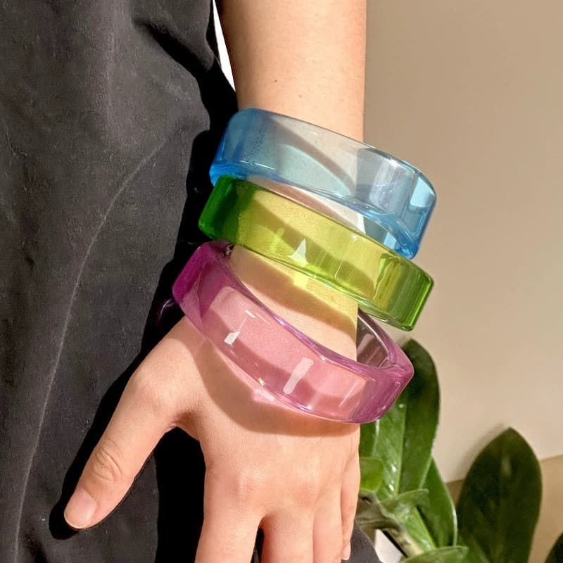 The Resurgence of Acrylic Bangles: A Retro-Fresh Fast Fashion Staple