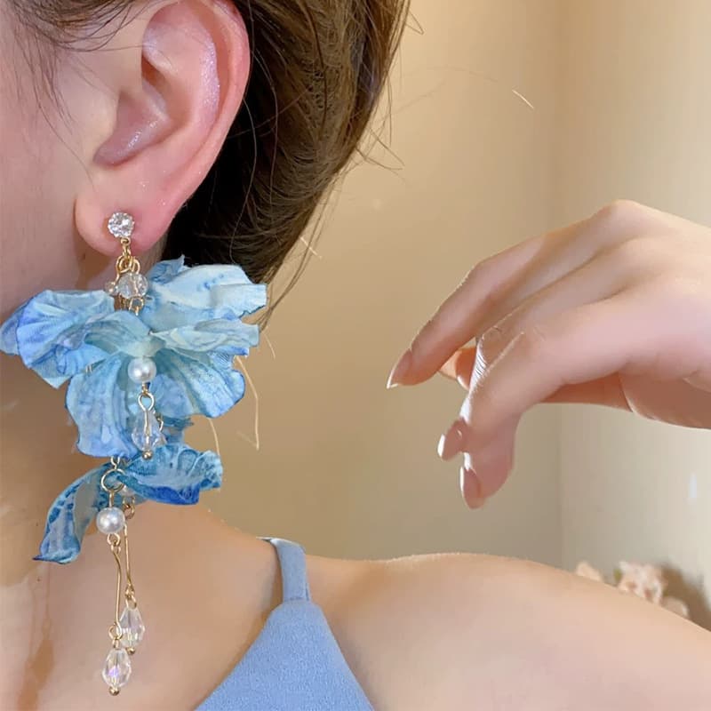 WLA Elegant Flower Earrings 01