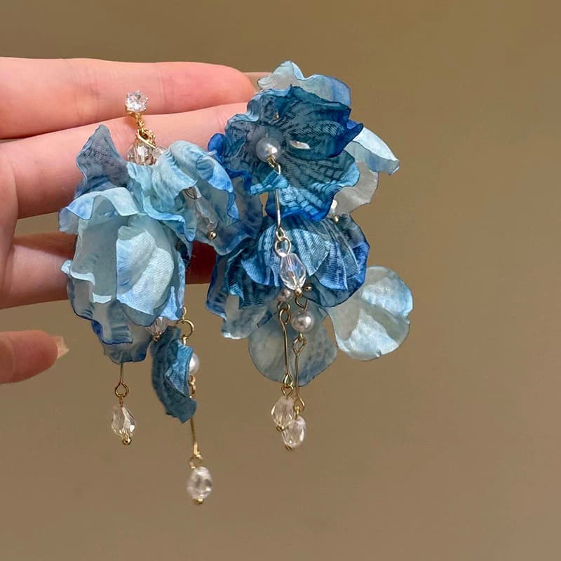 WLA Elegant Flower Earrings 01